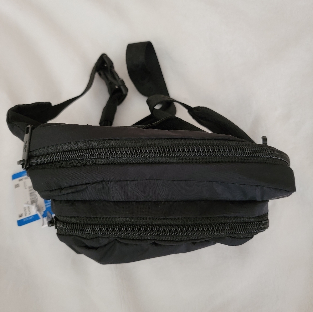 Adidas Sports Waist Bag NWT - Picture 8 of 10